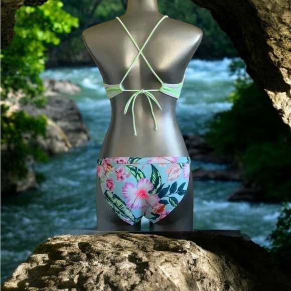 FREE 🆕➕size Swimsuit Hipster  Bottoms - Picture 8 of 15